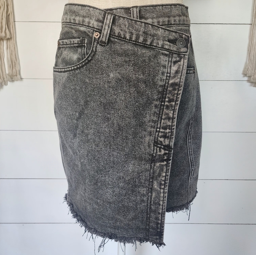 Free people We The Free Mini Skirt Black Frayed Denim Parker Womens Size 29